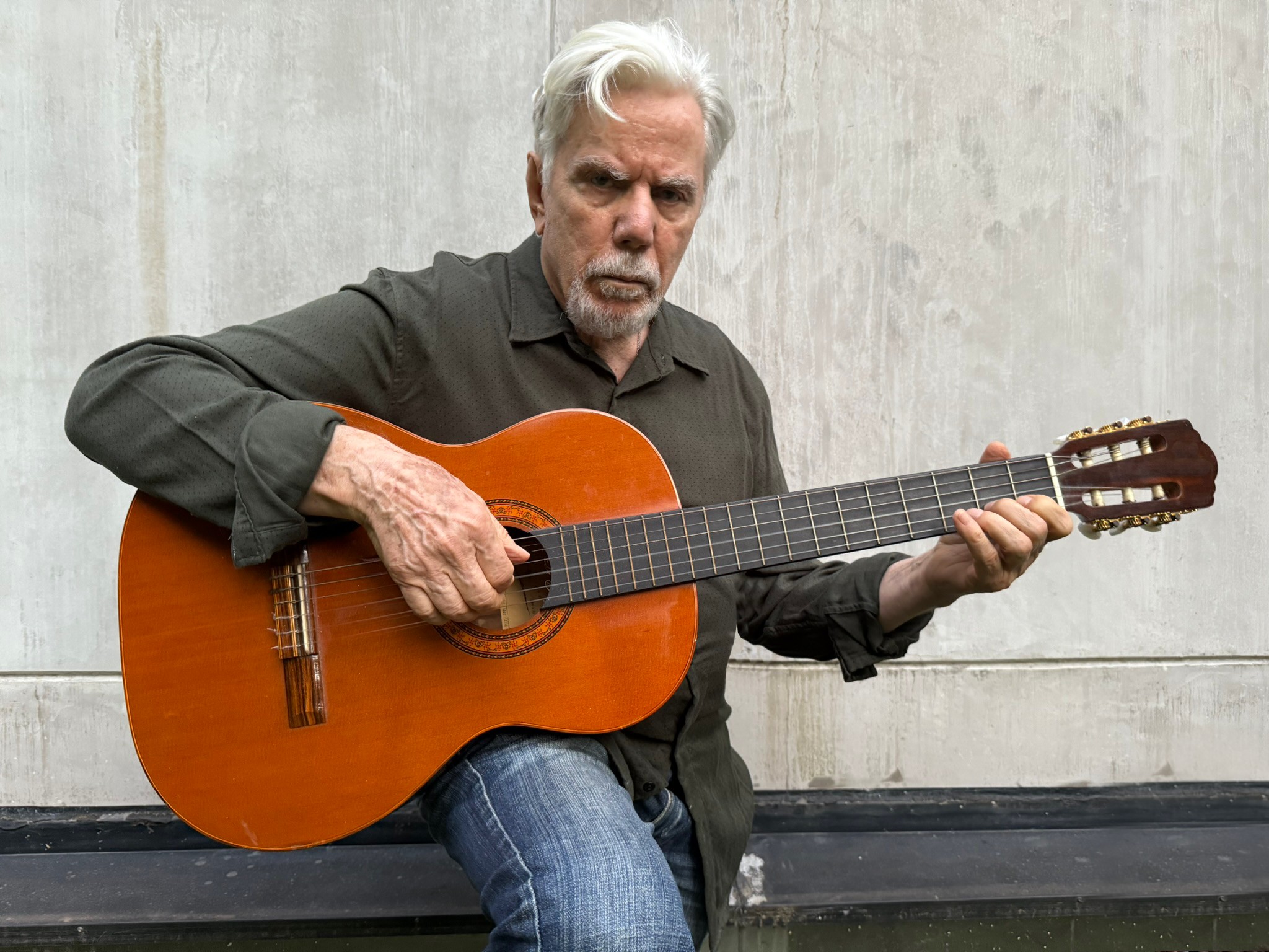 Reginaldo Faria lança primeiro álbum, ‘Violão’, com 13 temas instrumentais compostos pelo artista ao longo da vida